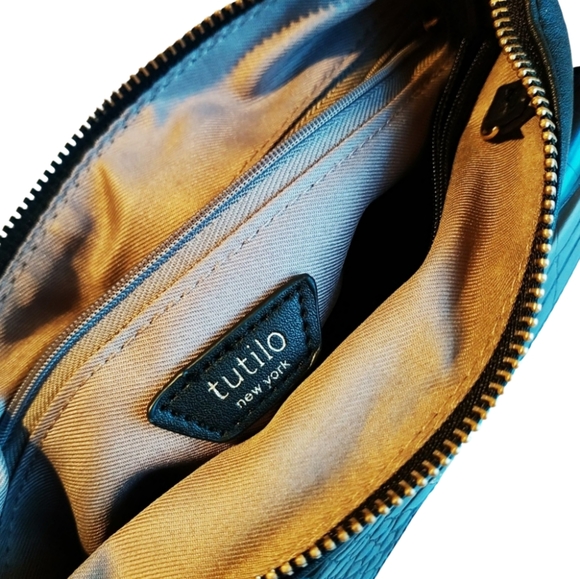 TUTILO NY Women's Crossbody Bag - Picture 3 of 4